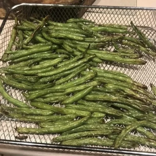 Crispy and flavorful air fryer green beans served in a bowl
