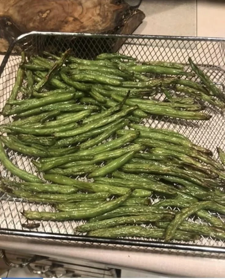 Crispy and flavorful air fryer green beans served in a bowl