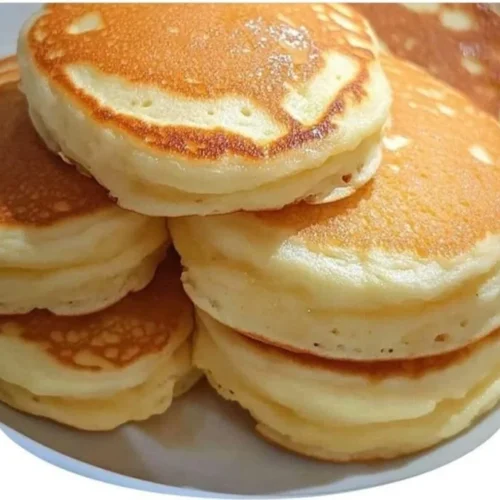 Easy baking recipes for desserts and baked sweet dishes by Melissa Lopez.