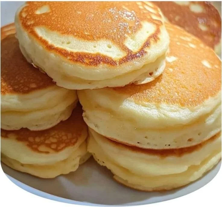 Easy baking recipes for desserts and baked sweet dishes by Melissa Lopez.