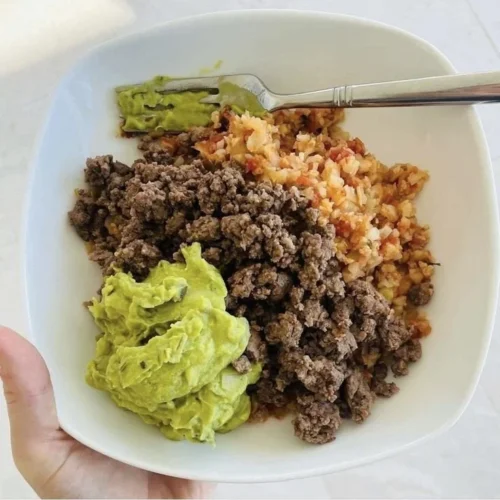 Healthy meal prep with whole food high-protein recipes for nutritious lunches.