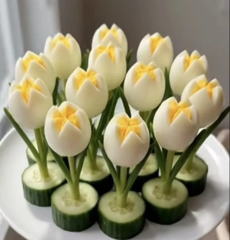 Creative Christmas snacks featuring amazing food decoration and easy food art for kids.